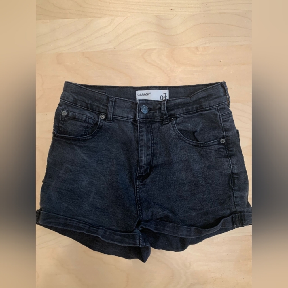 Garage Shorts - Black